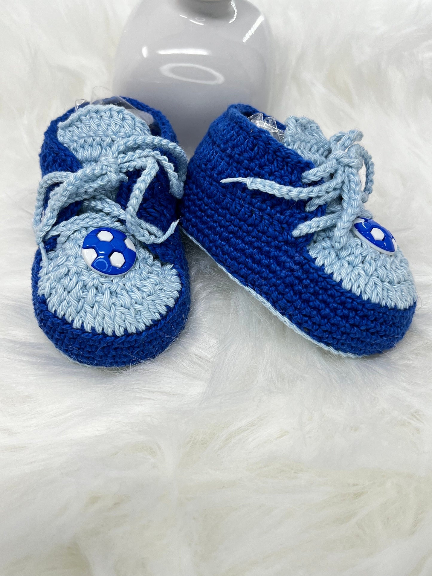 6 Zapatitos de Bebé Azules Hechos a Mano en crochet, cada uno es un hermoso regalo especial para recién nacido